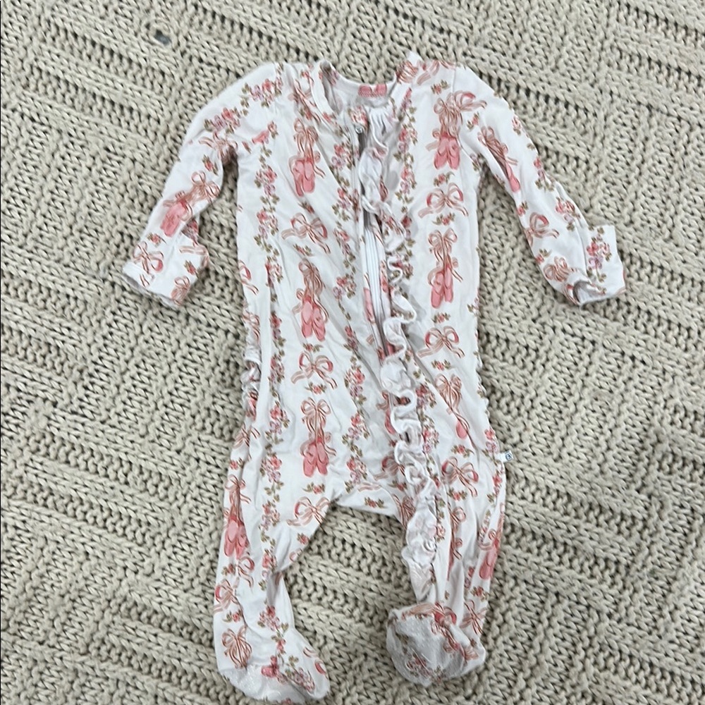Caden Lane Pink and White Floral Footies